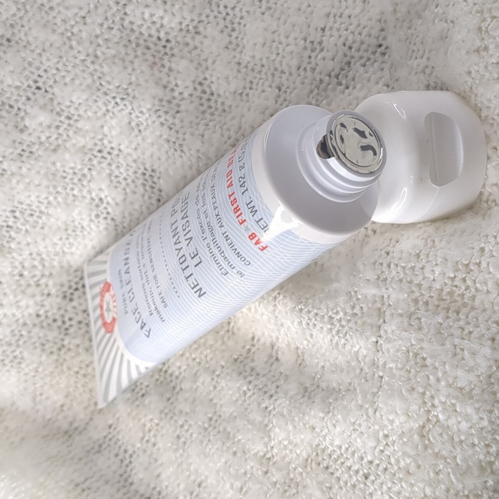 First Aid Beauty Pure Skin Face Cleanser, 142g/5.0oz - Picture 4 of 7